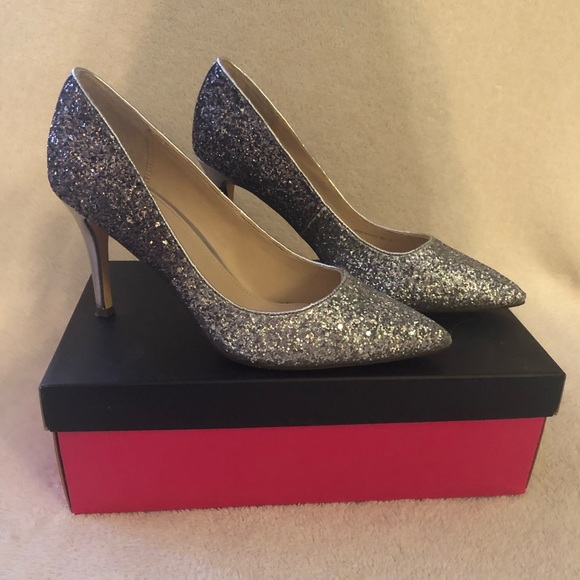Touch of Nina Size 7 1/2 M Silver/Black glitter high heels shoes